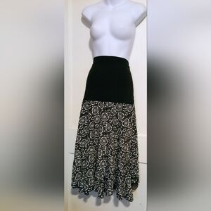 Elegant Black and White 🛍️ BUNDLE ONLY🛍️Patterned Skirt